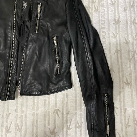 **SOLD** SUPERDRY LEATHER JACKET - Picture 5 of 13